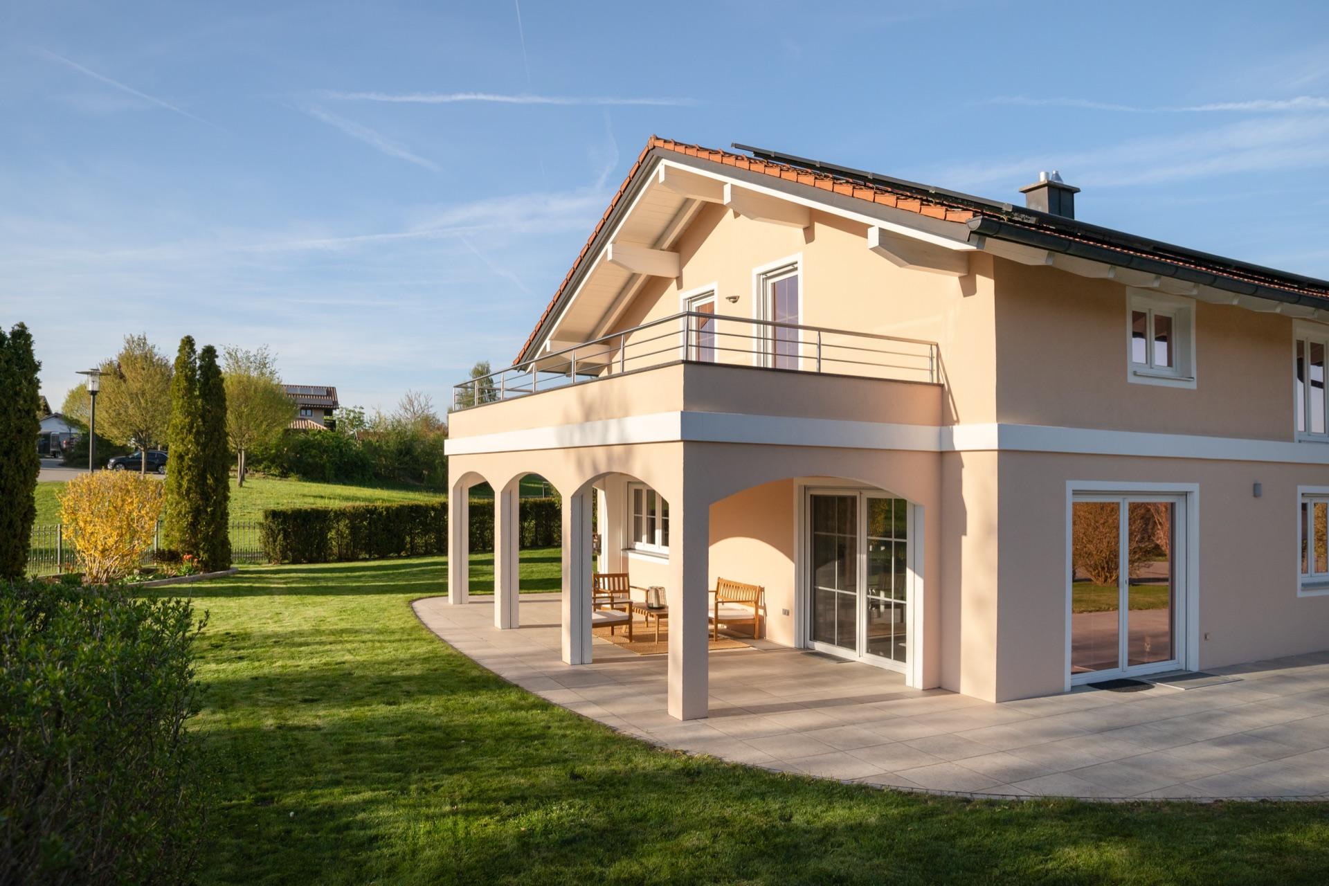 Modernes Einfamilienhaus mit Terrasse — Beispielobjekt aus der Vermarktung